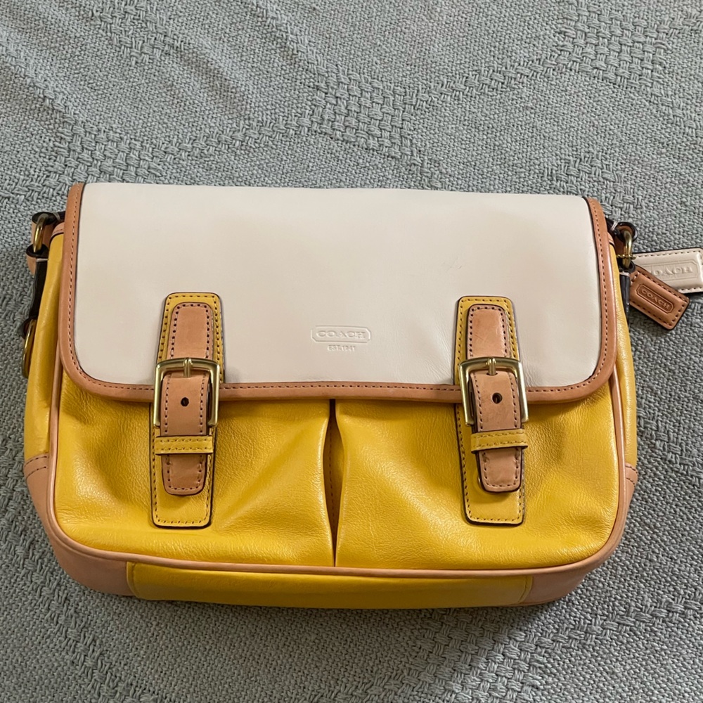 Vintage Coach shoulder crossbody with tags